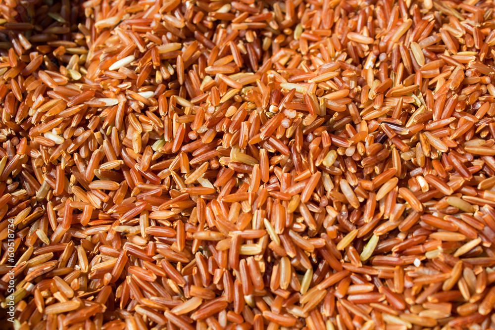 straw plate with long-grain red rice