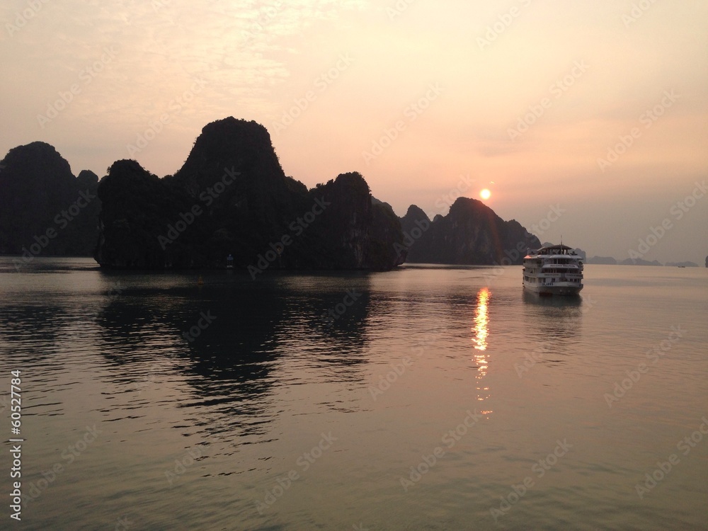 Sunrise Ha Long Bay