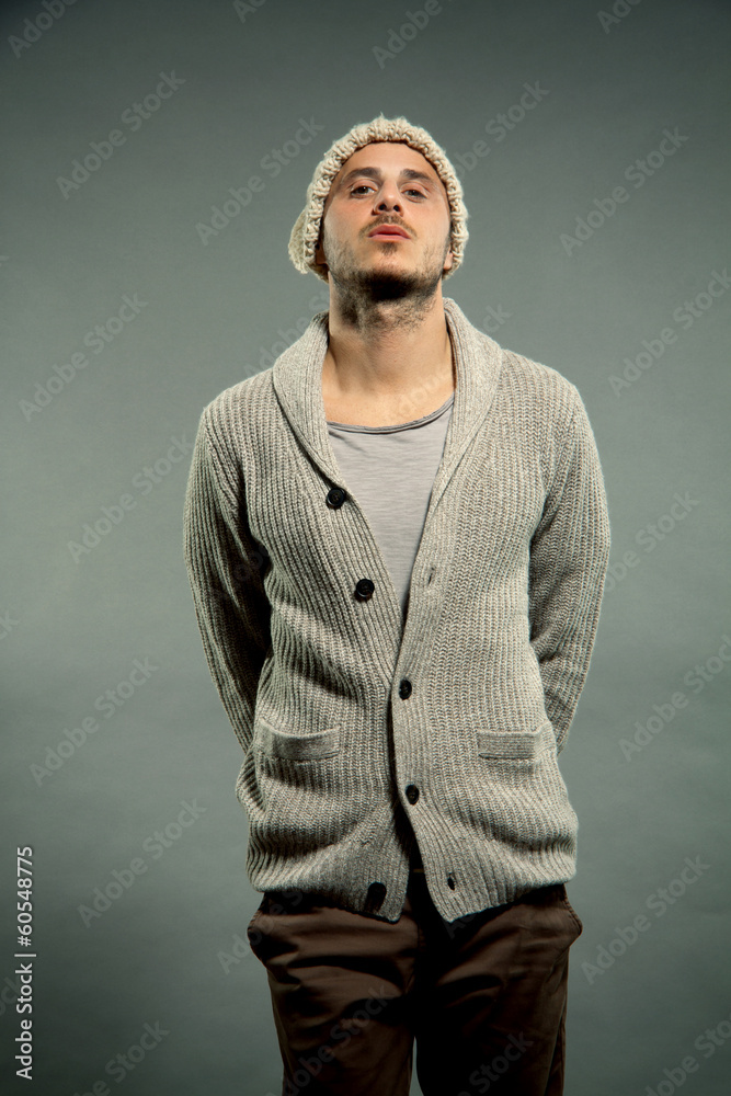 Fototapeta premium Selbstbewusster junger Typ