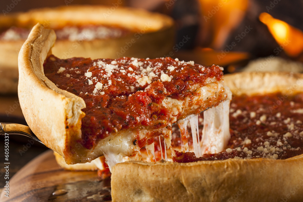 Fototapeta premium Pizza z głębokim serem w stylu Chicago