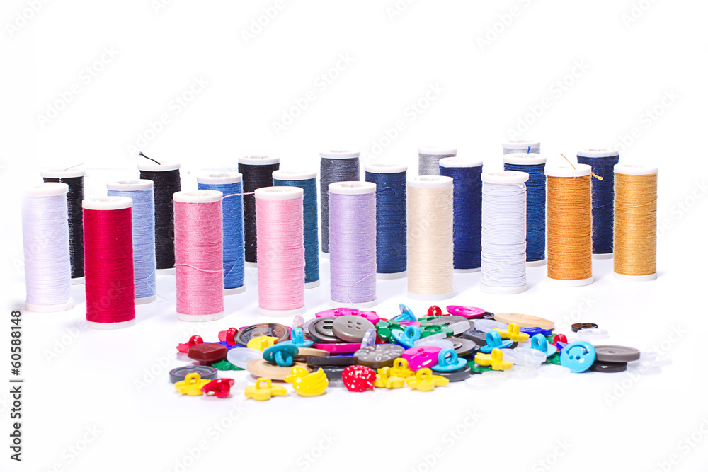 bunte Nähgarn Rollen mit Knöpfen bunte Nähgarn Rollen mit Knöpfen