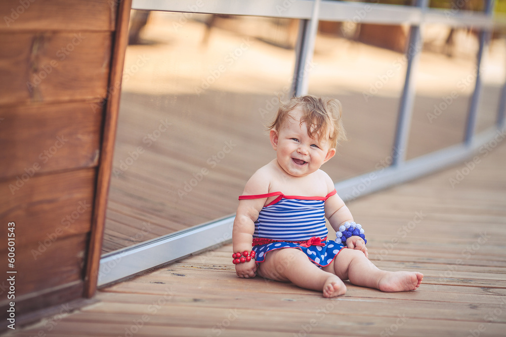 Φωτογραφία Portrait of adorable infant smiling girl in summer outdoor