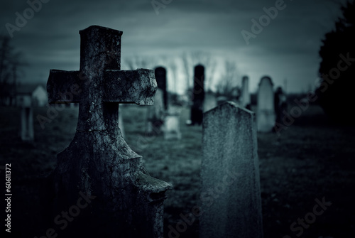 noc-na-cmentarzu