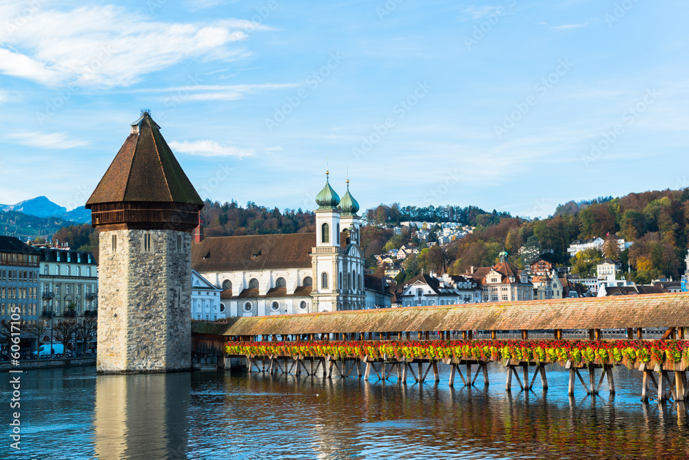 Fototapeta premium wooden Chapel bridge and old town of Lucerne, Switzerland