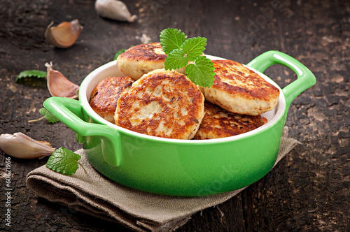 Canvas Print chicken cutlets with apple and mint