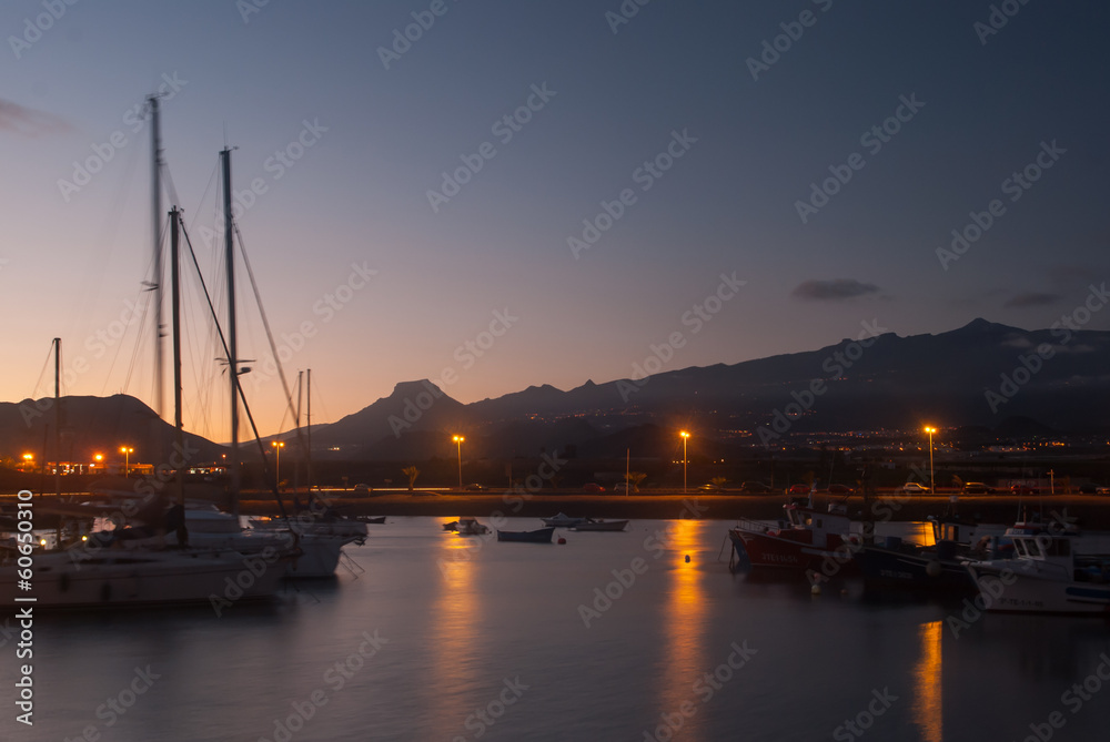 Fototapeta premium Marina Del Sur at sunset