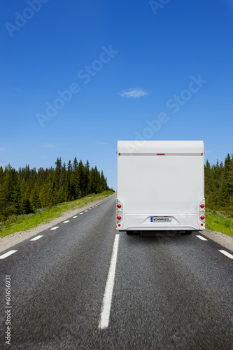 Wohnmobil auf der Autostraße