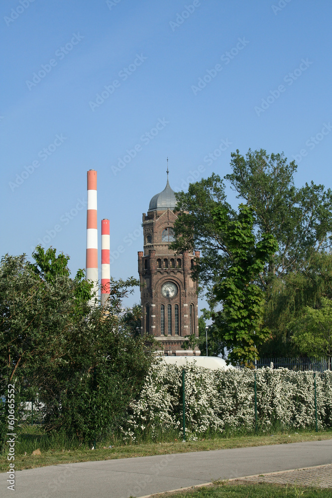Obraz premium Tower in guglgasse near gasometers wien