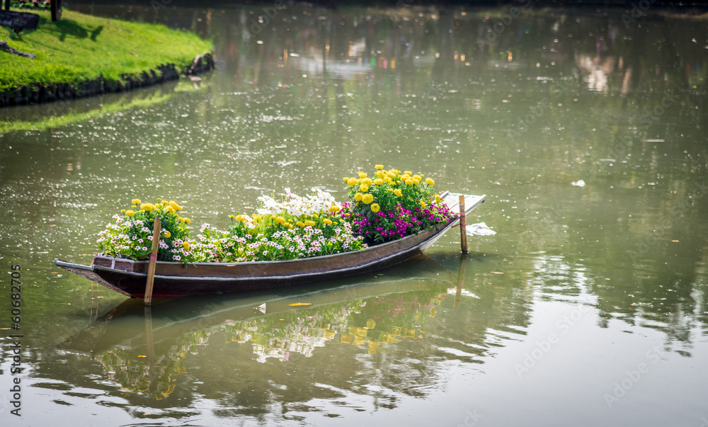 Fototapeta premium Flower in the boat decorate in the park