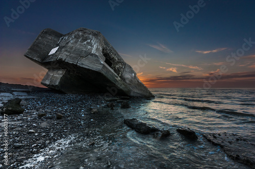 Bunker en ruine au bord de la mer à La Pointe du Hourdel