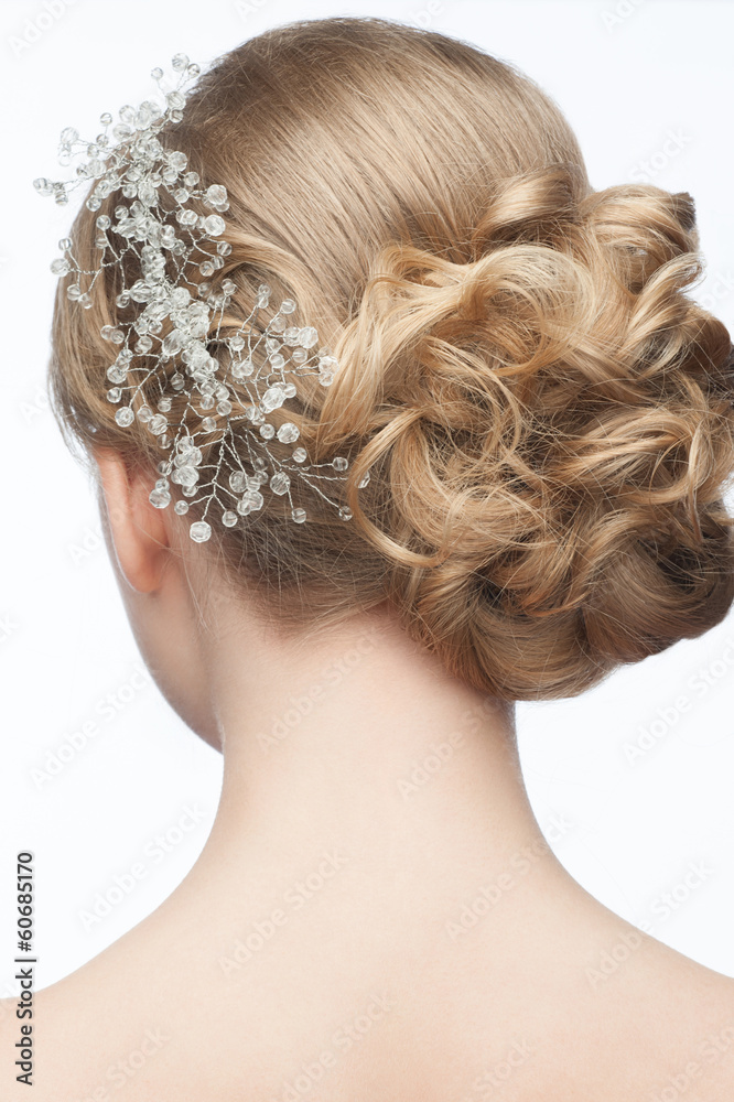 Naklejka premium Hairstyle with hair accessory