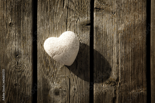 Stein Herz auf Holz