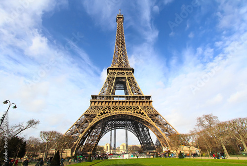 Eiffel tower in Paris © sergeialyoshin