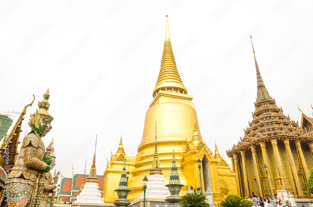 Fototapeta premium Emerald temple in thailand
