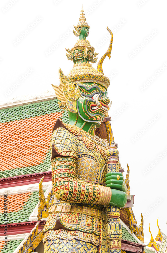Fototapeta premium Giant statue in emerald temple bangkok thailand