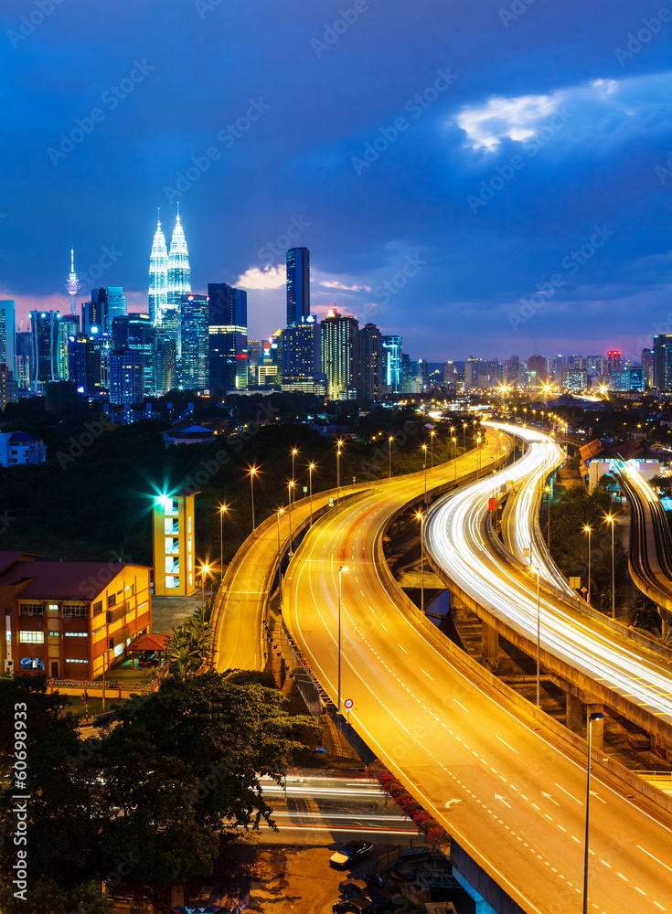 Fototapeta premium Kuala Lumpur skyline at night