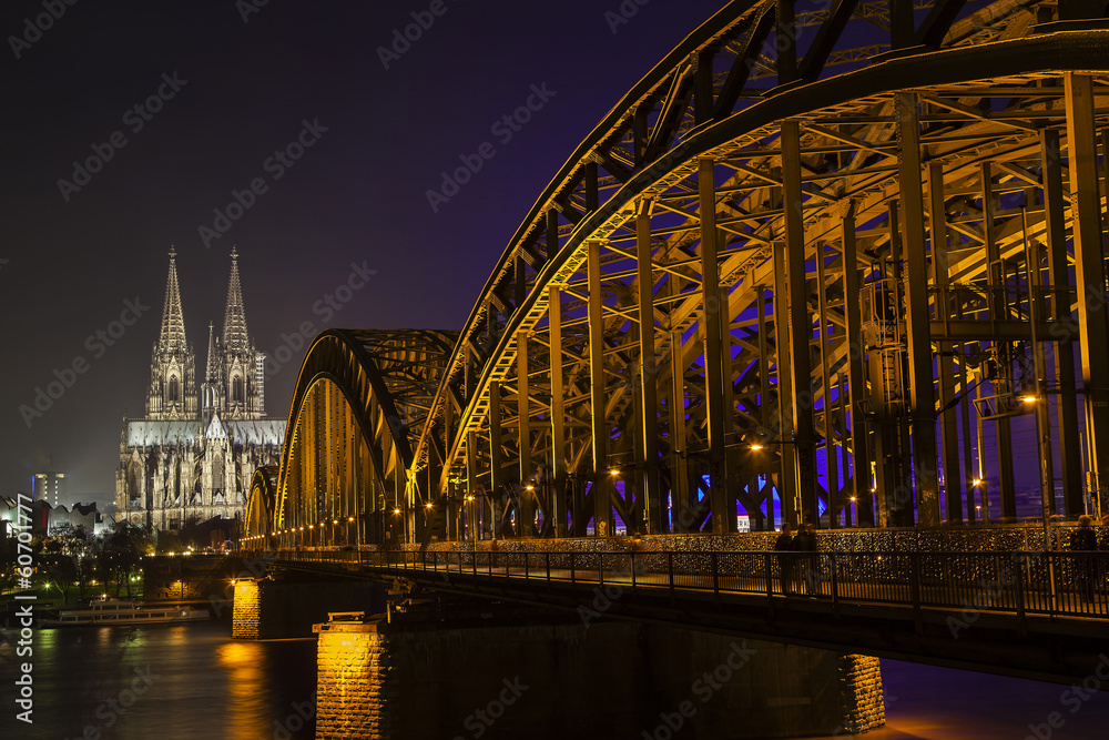 Fototapeta premium Bridge and the Dom of Cologne at night. Cologne, Germany