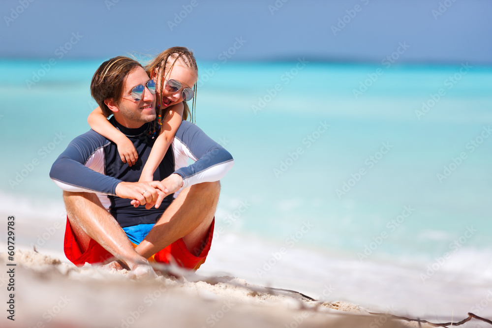 Fototapeta premium Father and daughter at beach