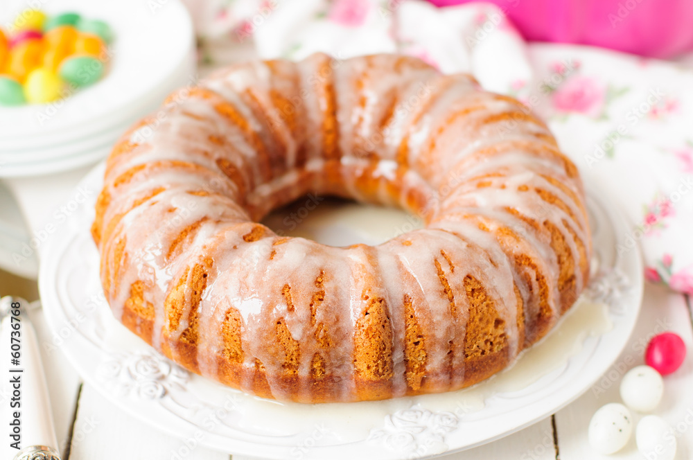 Naklejka premium Pumpkin Bundt Cake with Sugar Icing