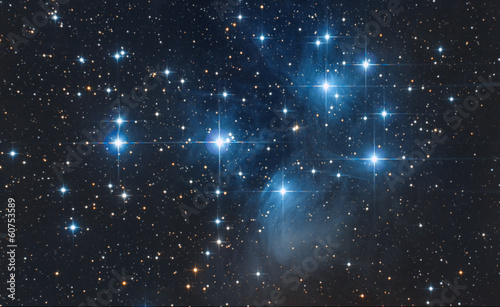 Asterisma delle Pleiadi nel cielo notturno