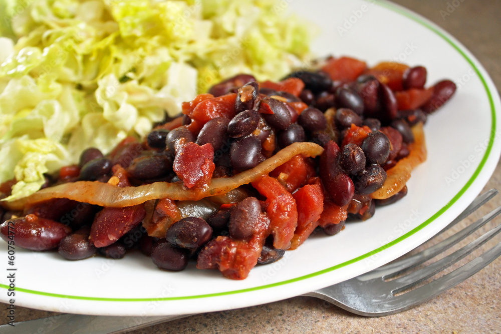 Nutritious vegetarian chili with a fresh garden salad Nutritious vegetarian chili with a fresh garden salad