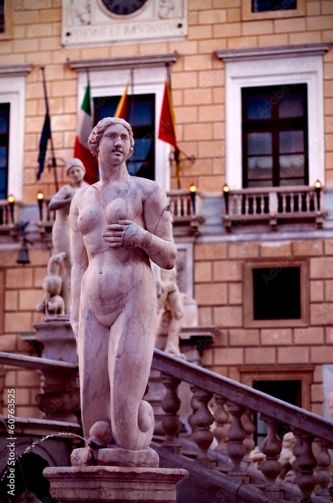 Obraz premium Piazza Pretoria statue