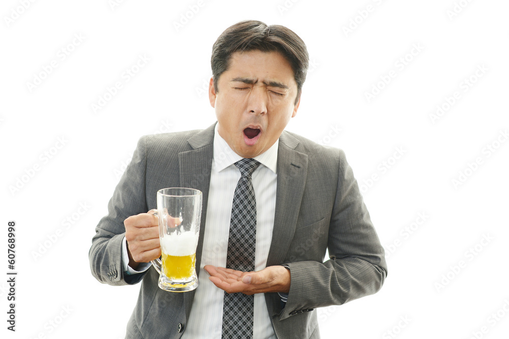 ビールを飲みすぎたサラリーマン ビールを飲みすぎたサラリーマン