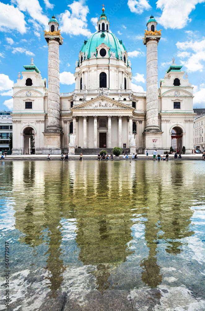 Fototapeta premium Saint Charles's Church (Wiener Karlskirche) in Vienna, Austria