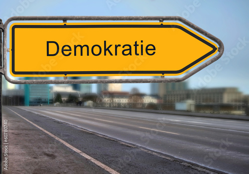 Strassenschild 14 - Demokratie