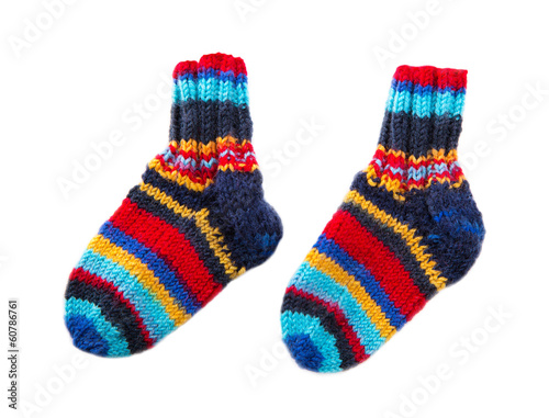 Selbstgestrickte Socken - bunt und isoliert
