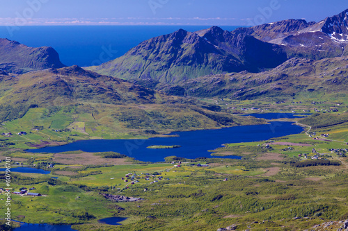 Norwegian Lofoten islands © harvepino