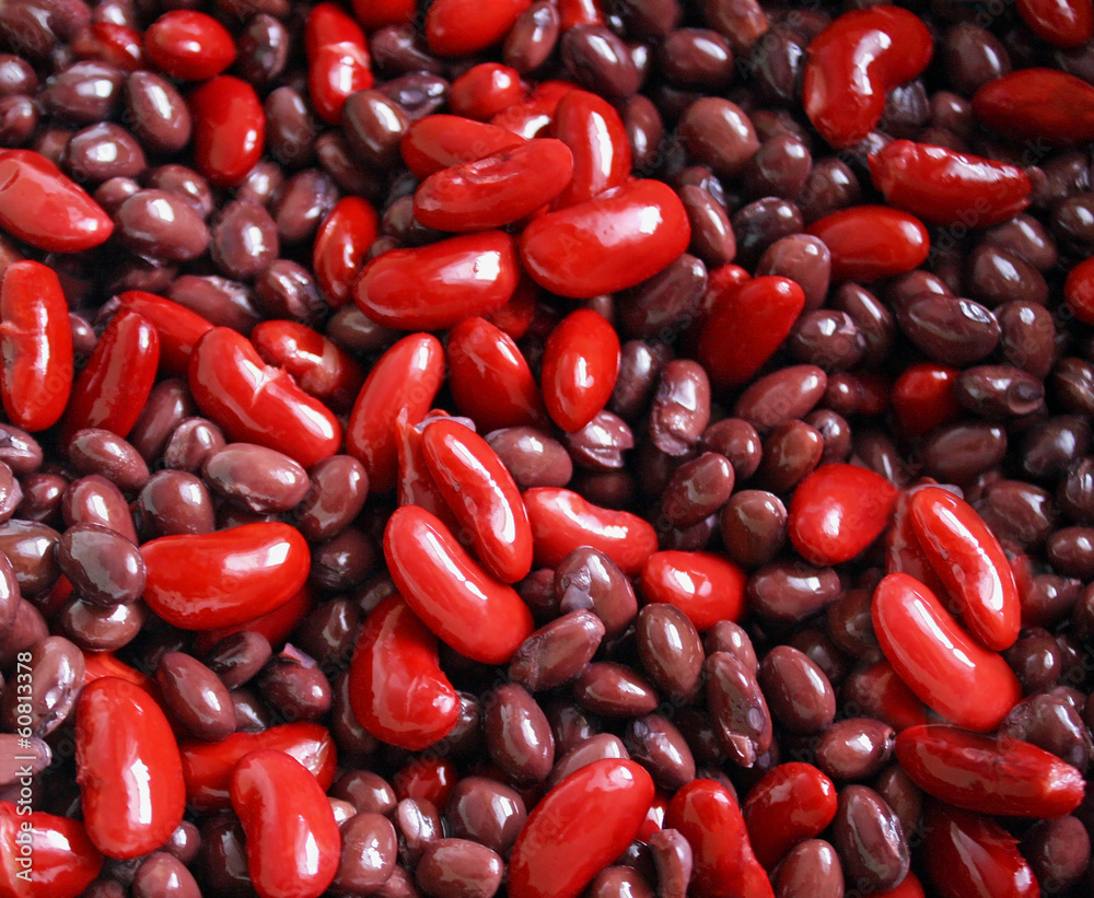 A mixture of red kidney beans and black beans A mixture of red kidney beans and black beans