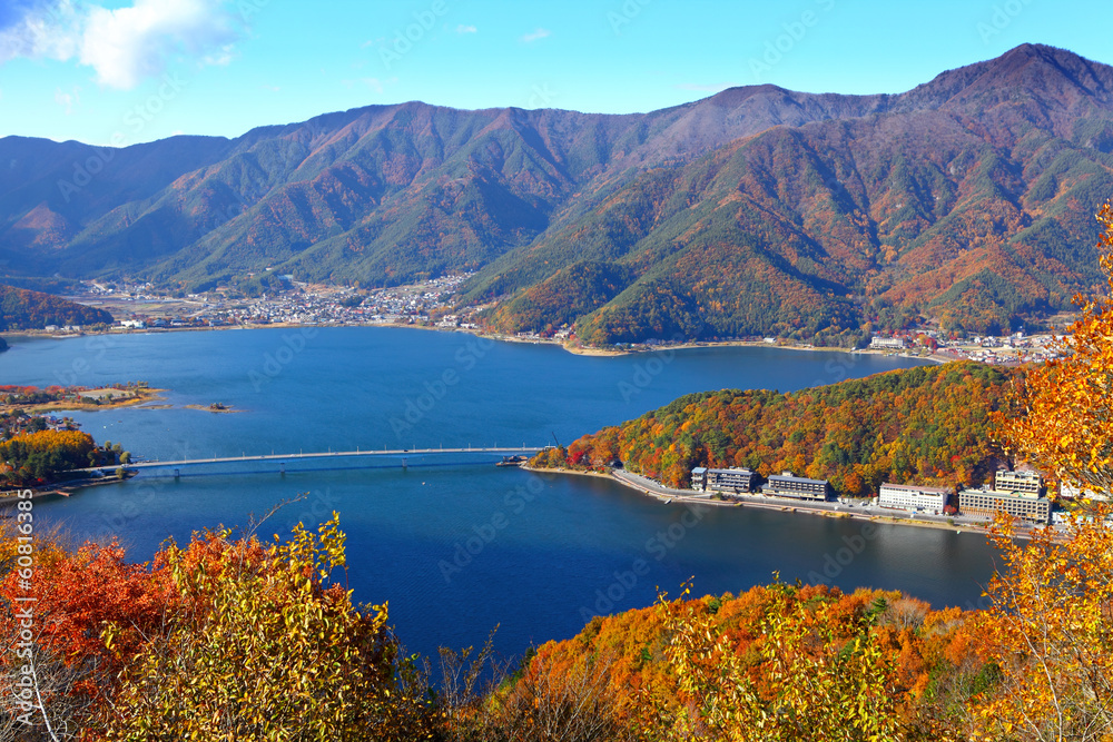 Lake kawaguchiko in Autumn