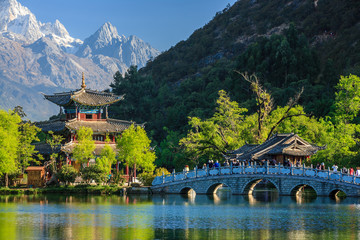 Gordijnen Azië Black Dragon Pool Park Lijiang  © f11photo