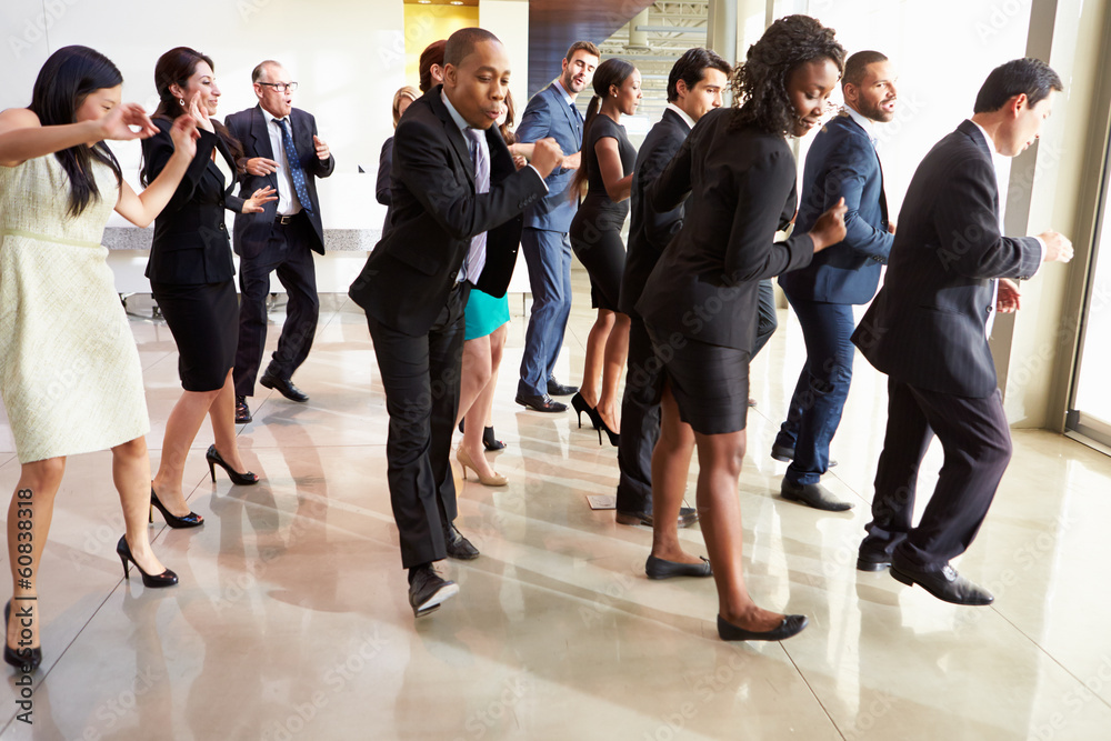 Obraz premium Businessmen And Businesswomen Dancing In Office Lobby