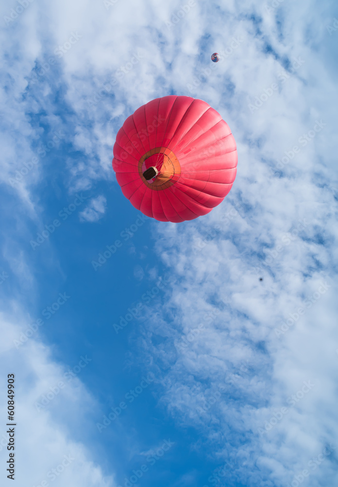 Fototapeta premium Red balloon in the blue sky