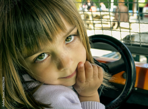 Konstfotografi fillette au parc d'attraction