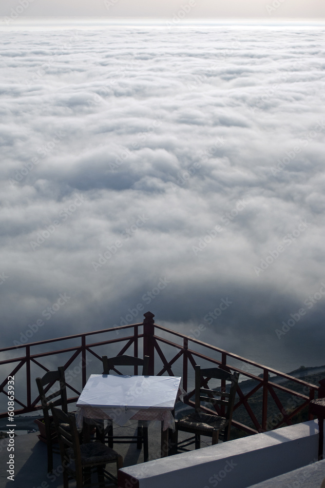 Obraz premium Table above the clouds