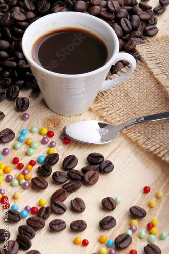 Tazzina di caffè e perle di zucchero