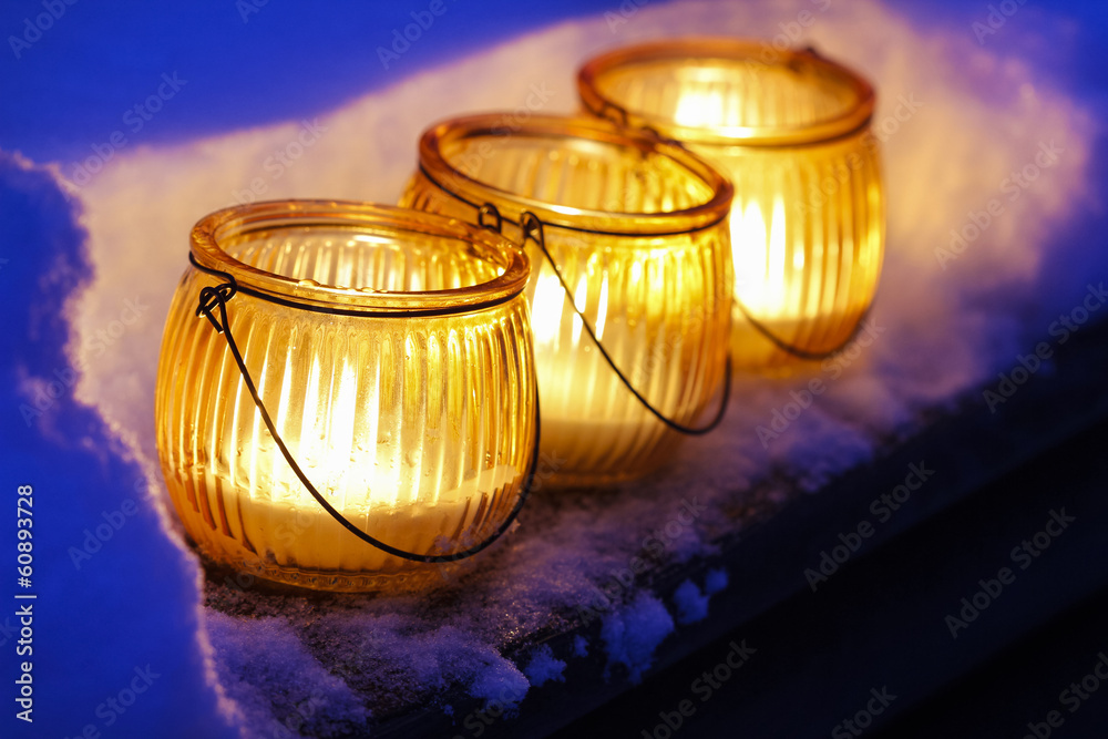 Fototapeta premium Beautiful lanterns on snow