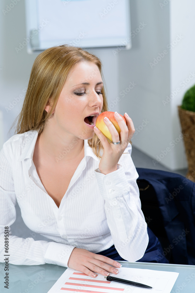 powerful bite. powerful bite.