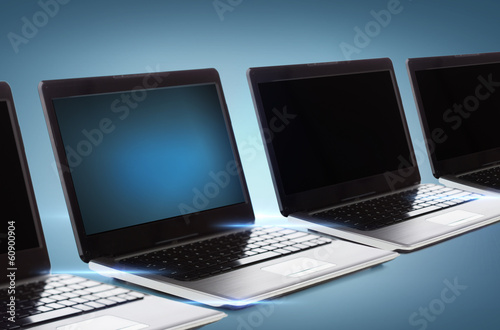 Obraz na plátně many laptop computers with blank black screens