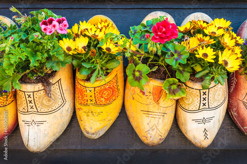 Konstfotografi Dutch old wooden clogs with blooming flowers