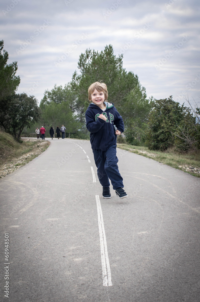 Fototapeta premium Enfant courant