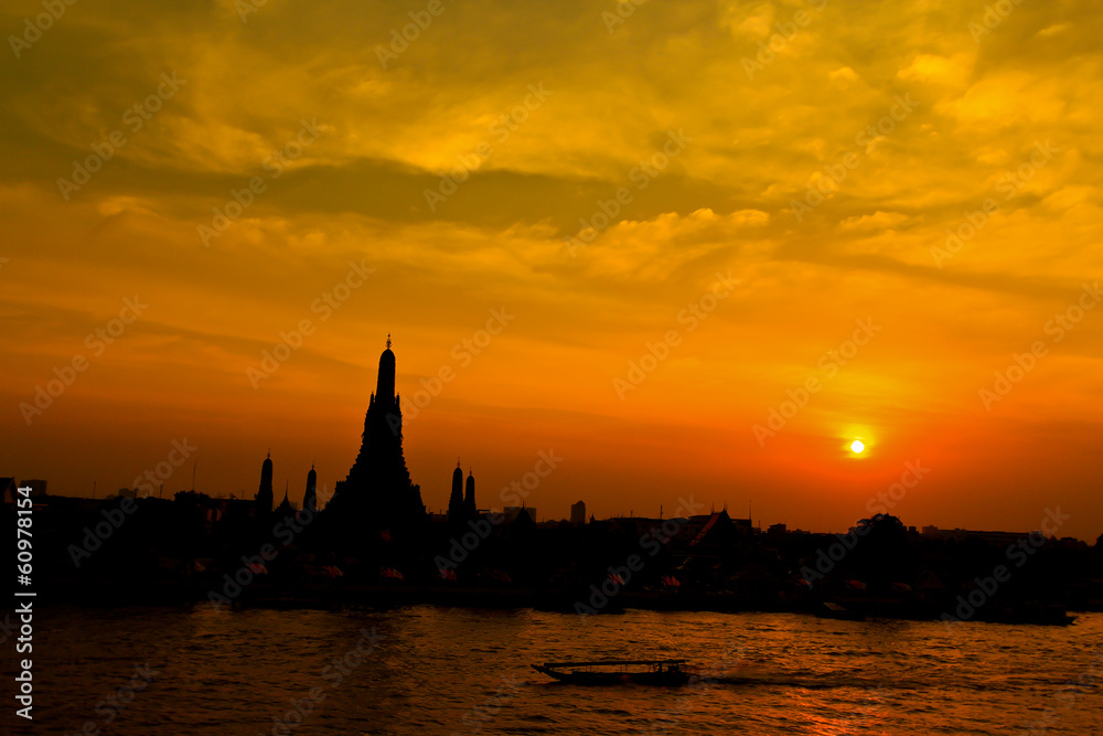 Wat Arun in the sunset, Bangkok of Thailand