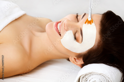 Quadro su tela Spa Mask. Woman in Spa Salon. Face Mask. Facial Clay Mask.