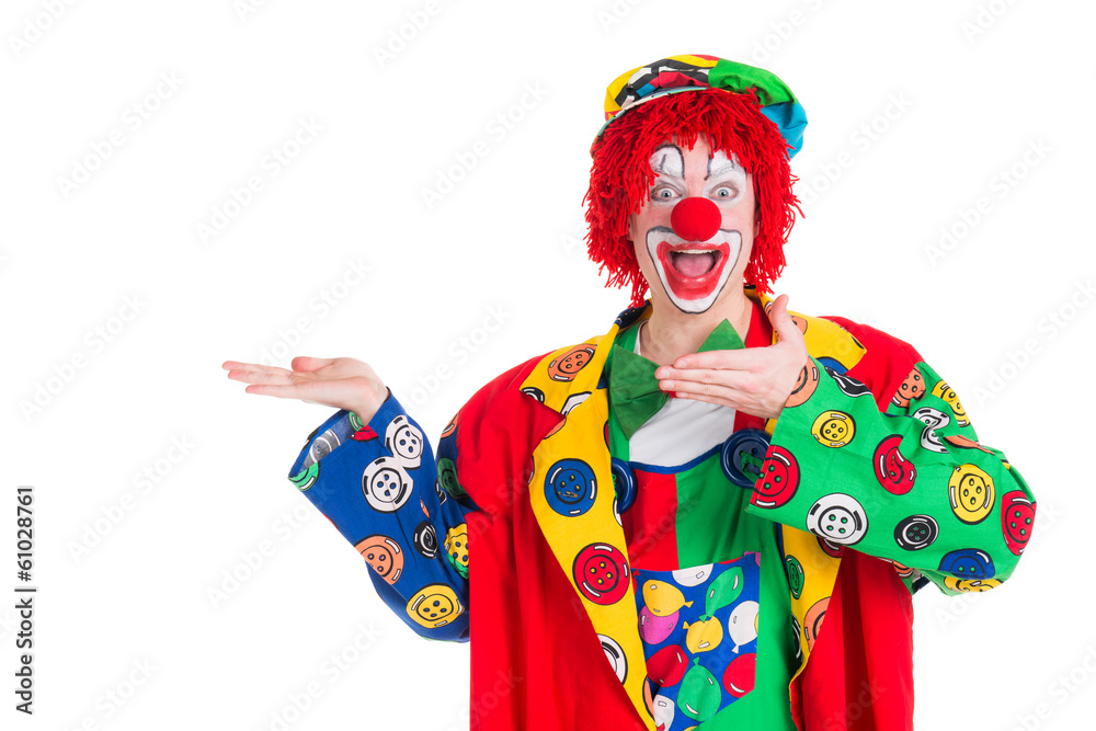 clown präsentiert mit den händen