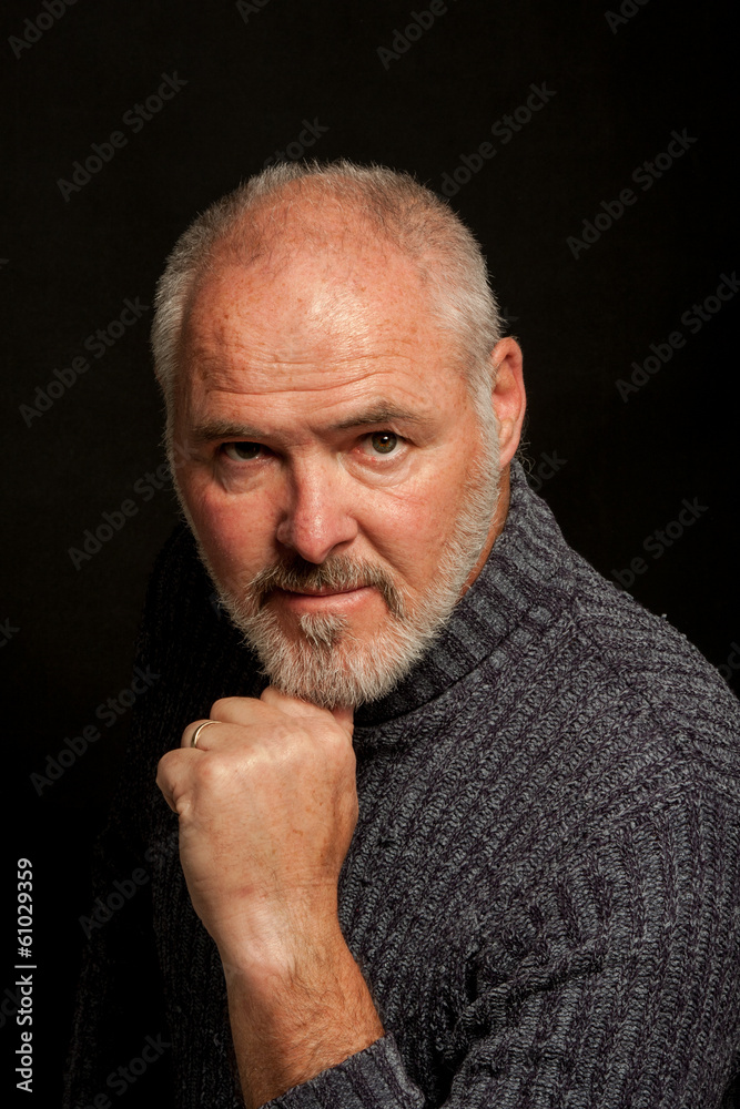 Obraz premium elderly male with beard in a calm portrait pose