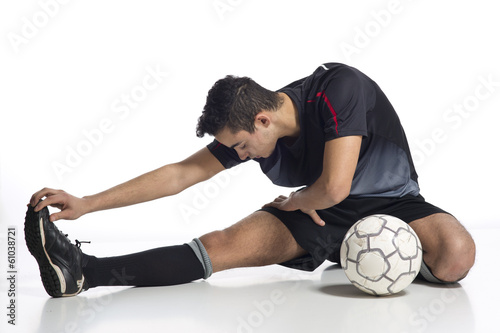 junger Mann Fussballer beim Aufwärmen