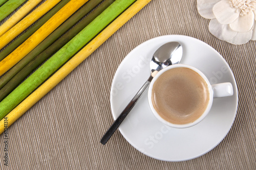 Café con palos colores lima